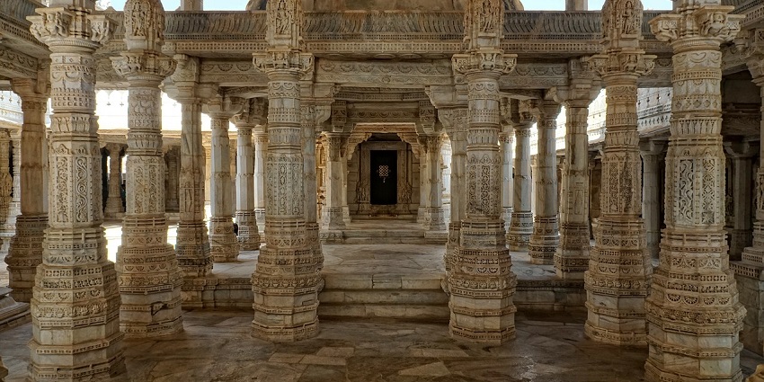 A picture of Veerapandi Gowmariamman Devi Temple surrounded by pilgrims in Theni.