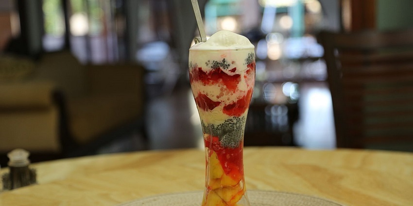 Flavourful Falooda at Roshan di Kulfi which is a must-try for every food enthusiast.