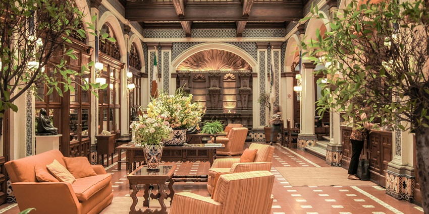 Image of a hotel of the Fern Hill Palace, a beautiful place to visit in Ooty