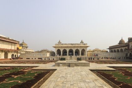 Discover the majestic forts in Uttar Pradesh with history, culture, and beauty.