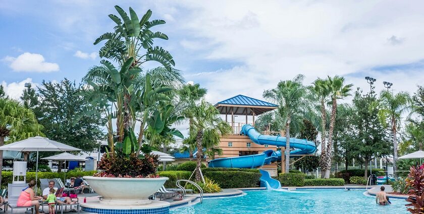 Vew of a swimming pool ans slides inside the Fun Gaon water park surrounded by greenery