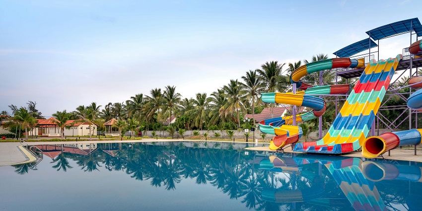 Image of water rides and slides inside the Fun Village Water Park