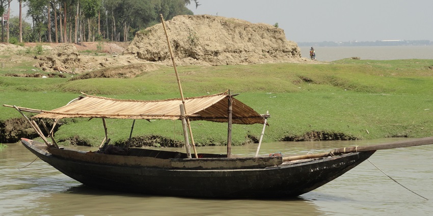 Canoe floating in Gadiara, a beautiful place to visit in Howrah