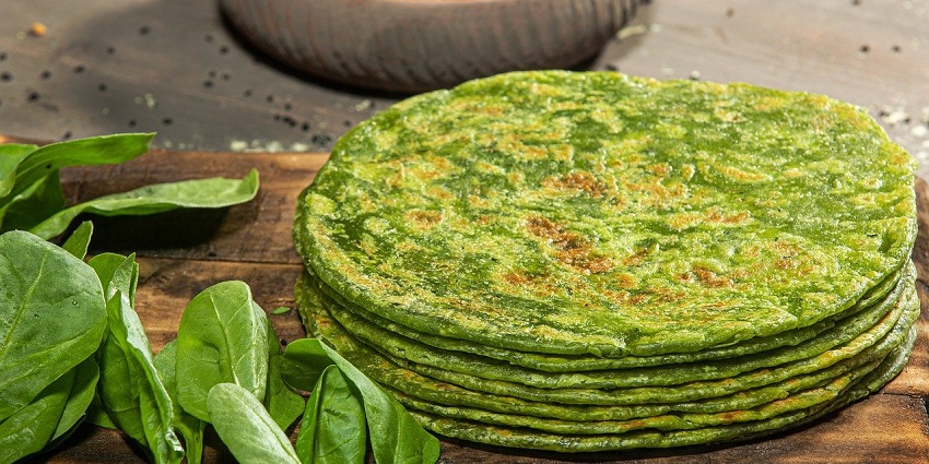 Whole black gram stuffed flatbreads, served with chutney.