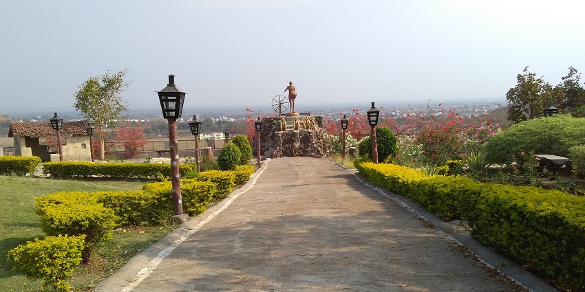 Places to visit in Rudrapur, Uttarakhand feature park with lush greenery, ideal for strolls.