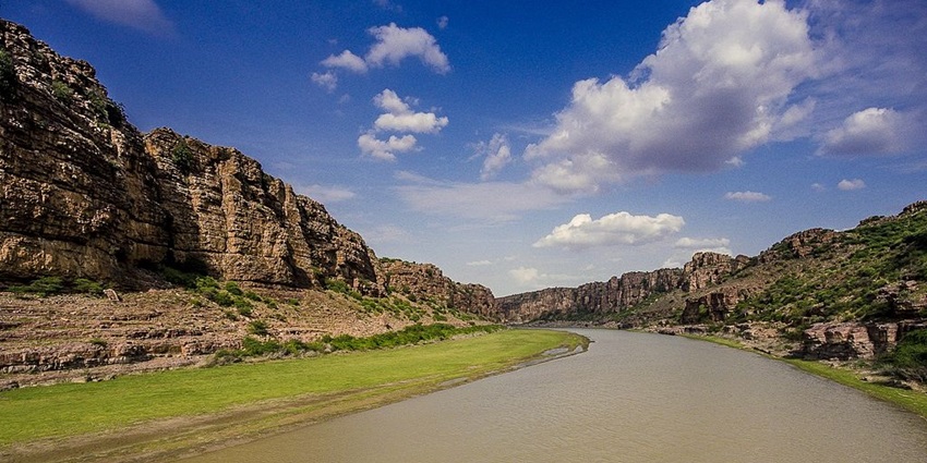 Gandikota Fort is also known as the Grand Canyon of India and showcases excellent scenery