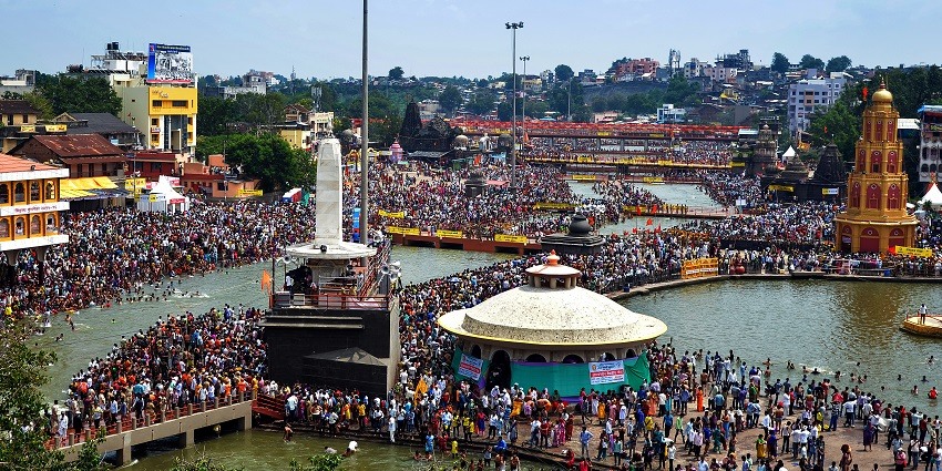 Kumbha mela on ghats of the river godavari nashik - one of the best Nasil temples