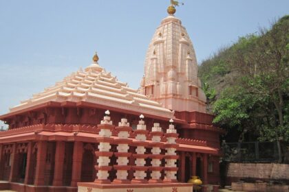 Ganpatipule temple is a perfect spot for meditating and indulging in devotion.