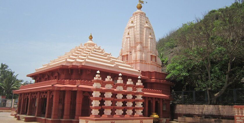 Ganpatipule temple is a perfect spot for meditating and indulging in devotion.