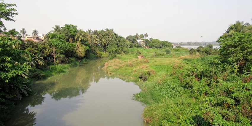 Garchumuk, an offbeat place near Digha is situated at the confluence of river Hooghly