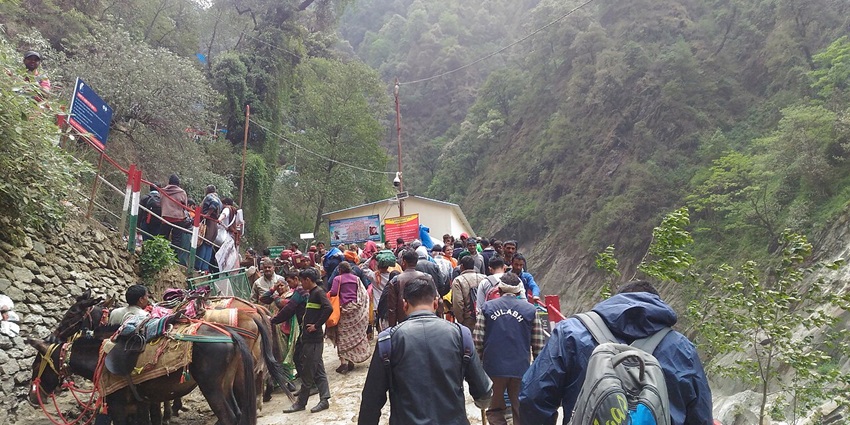 Gaurikund: Starting point to Kedarnath temple with holy springs and scenic views.