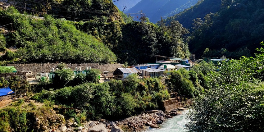 An image of Gaurikund which is the starting point for the trek to Kedarnath, with hot springs.