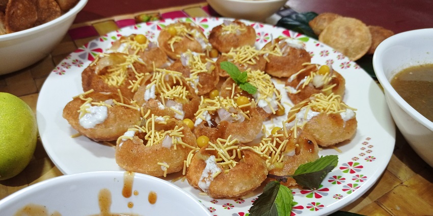 An image of Gol Gappa or Puchka Puri is the favourite street food of most Indians.