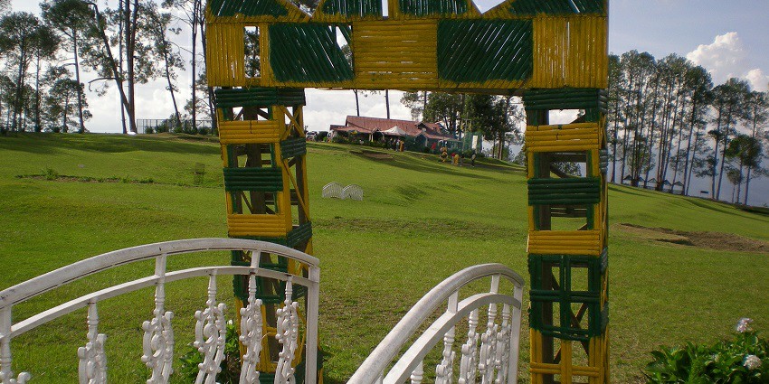 Golf Ground Ranikhet is situated at a distance from the city towards Almora.