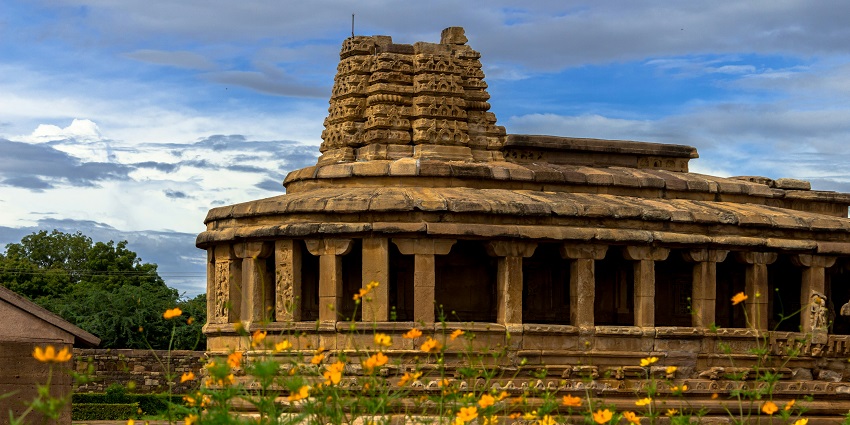 The Gopal Bist Temple is an iconic temple in Haldwani where travellers can admire the natural beauty