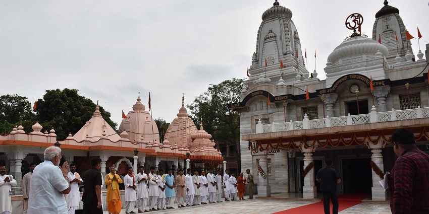 A vibrant view of the Gorakhnath Mandir in Gorakhpur showcases devotees.