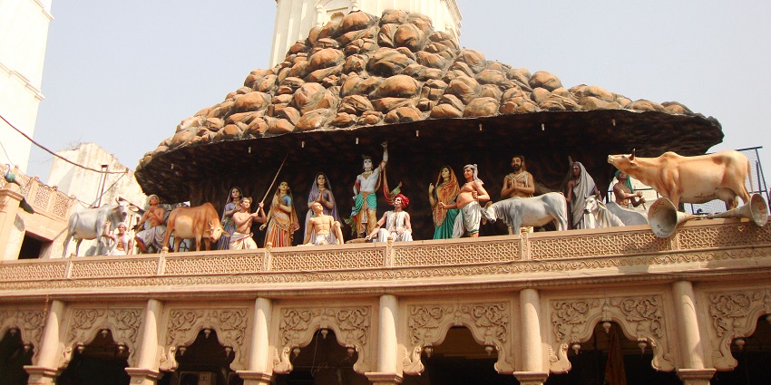 An image of Govardhan Hill which is one of the places near Janmabhoomi Temple.
