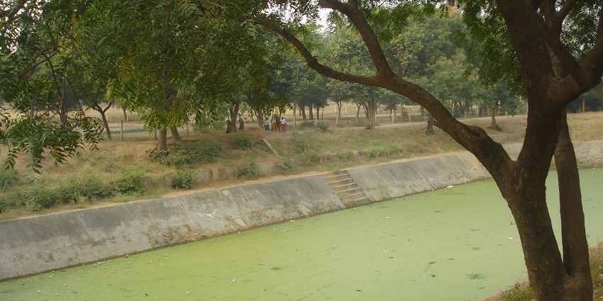 An image of Kund located at Govardhan Parikrama, which involves walking 21 km around the route.