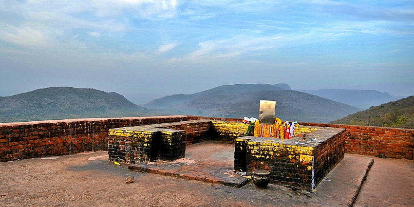 Visible carvings associated with ancient Buddhism at the Griddhakuta Peak viewpoint.