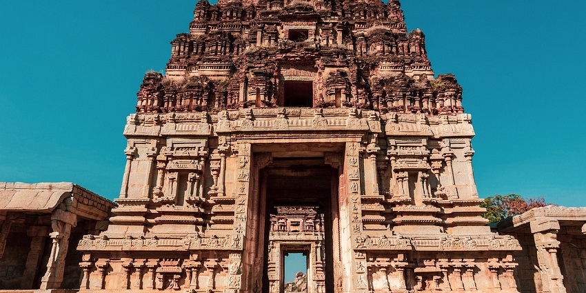 Visitors and pilgrims' favourite & among the most conveniently located Kanyakumari temples