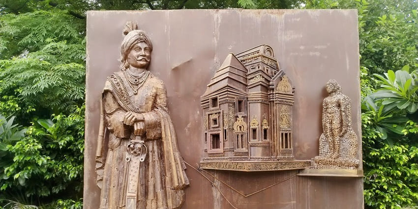 A picture of a statue of Mihir Bhoj at a park in Noida, which is a great picnic place