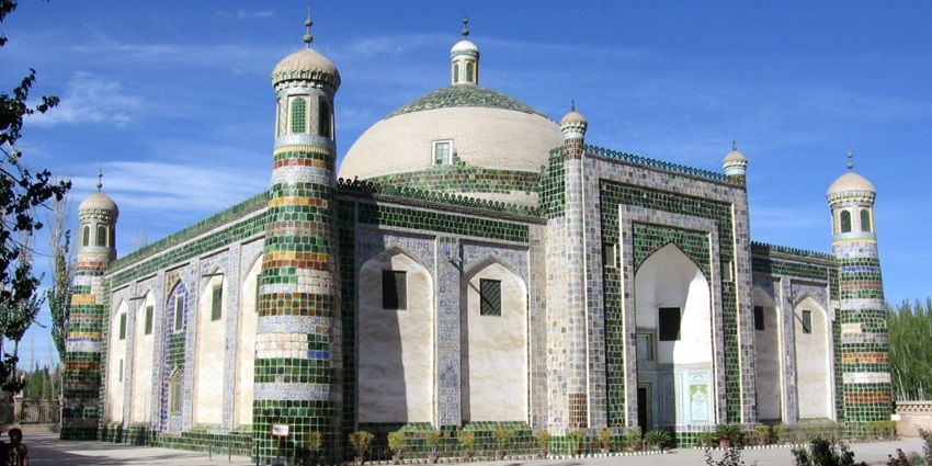 The Gyanvapi Mosque is one of the most spiritual places to visit in Kashi, Uttar Pradesh