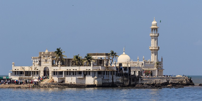 Haji Ali Dargah in Mumbai, a mosque on an islet with a scenic view of the Arabian Sea