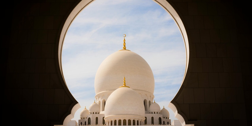 Hamidiya Masjid in Mumbai, a mosque with traditional architectural design and a serene atmosphere