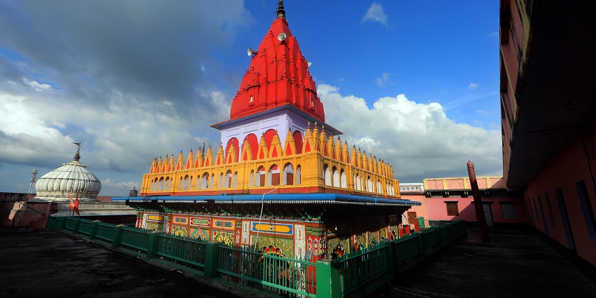 Experience the spiritual energy in Hanuman Garhi among Ayodhya Temples.