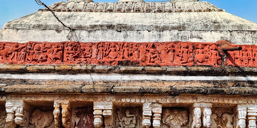 Places to visit in Naukuchiatal feature temples with stunning architecture.