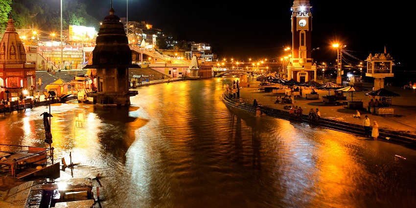 Witness the divine Ganga Aarti at this iconic pilgrimage temple in Uttarakhand.