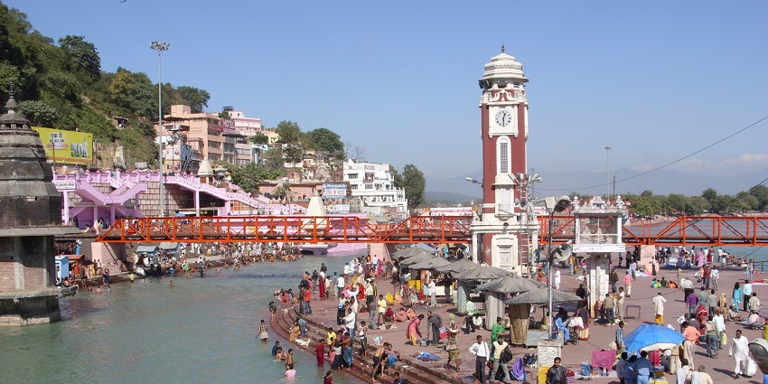 An image showing Har Ki Pauri in Haridwar, highlighting a pilgrimage site and places to see near Dehradun.