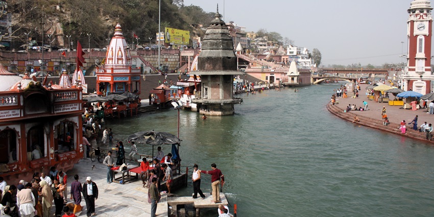 An image showing attractions near Rishikesh, capturing the tranquil Kar ki Pauri Ghat at Haridwar.