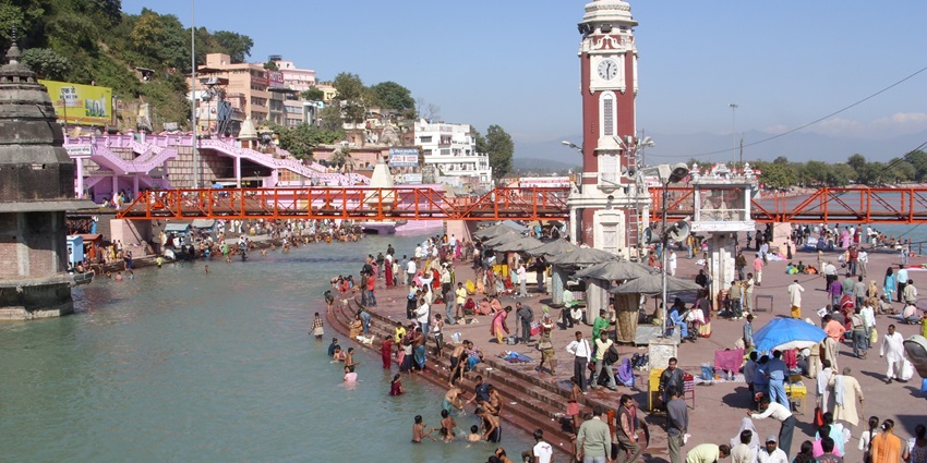 Places to visit in Uttarakhand this March offer Haridwar with holy water of river Ganga.