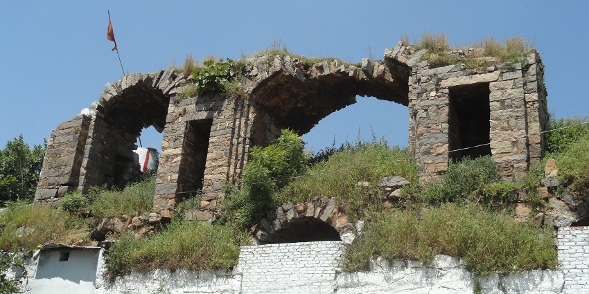 Hathras Fort is a famous attraction in the state of Uttar Pradesh and is easily accessible.