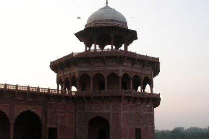 A picture of the Taj Mahal in Agra taken during the twilight hour