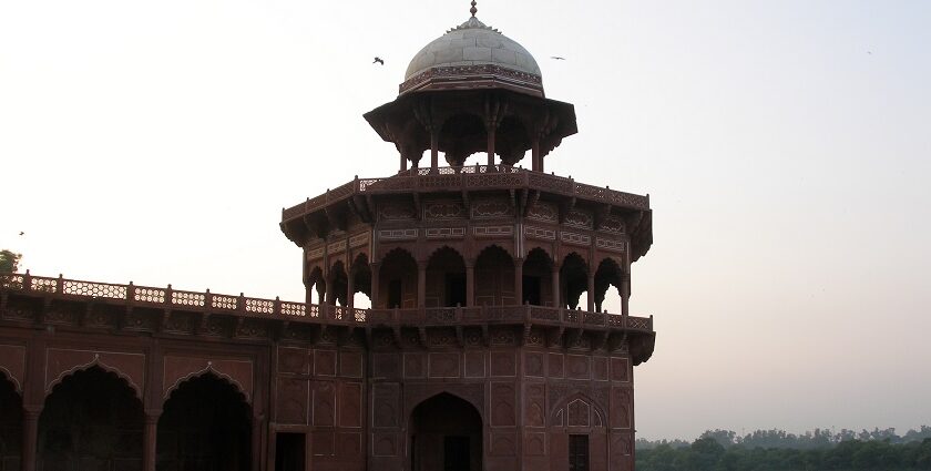 A picture of the Taj Mahal in Agra taken during the twilight hour