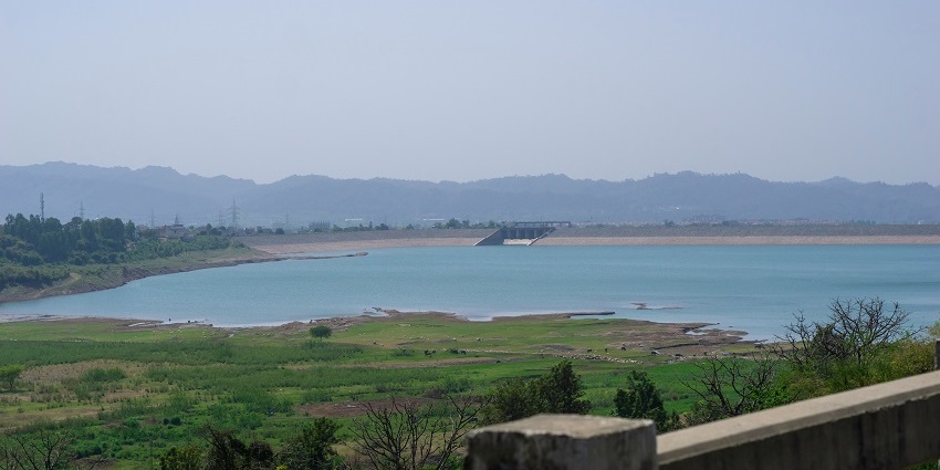 The Amaravathi Dam, surrounded by hills, offering a peaceful retreat for visitors.