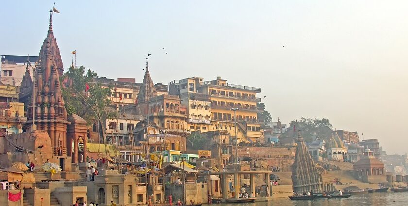 A scenic picture of Scindia Ghat, Uttar Pradesh, showcasing all the beautiful places.