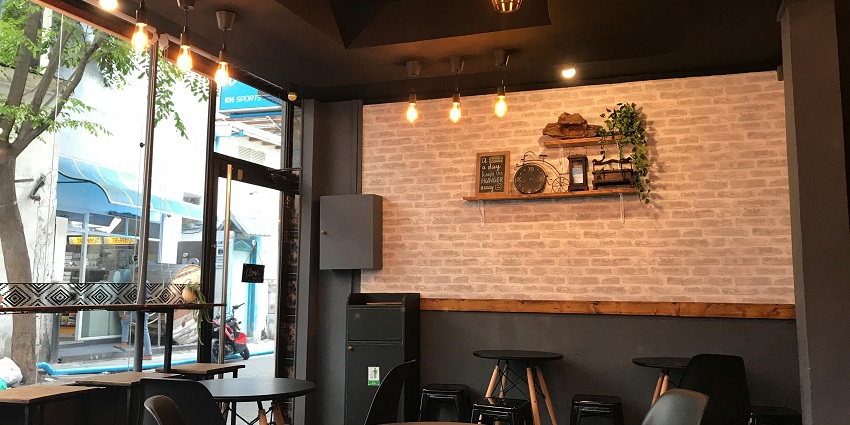 Cosy bistro serving a mix of Himalayan and continental dishes in Mussoorie.