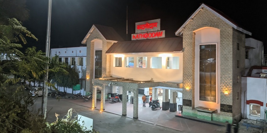 Travel to Nainital Mosque by air, rail, or convenient road routes.