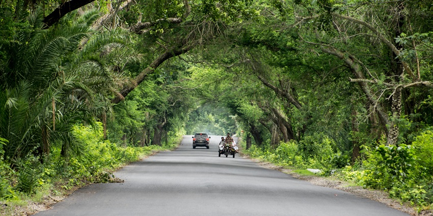 Image of roadways - Local transportation used to reach Marino Water Park, Uttar Pradesh