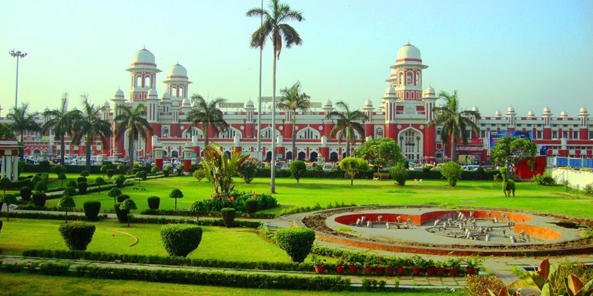 An exterior view of Charbagh Railway Station in Lucknow showcasing its Mughal architecture