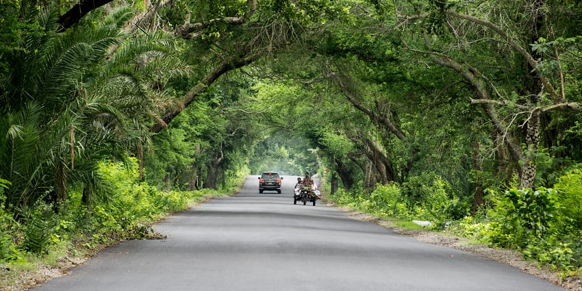 An image depicting the route leading to the water parks in Mathura by road.
