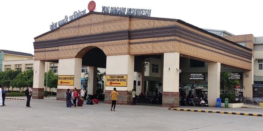 Travel to the beautiful city of Dehradun by bus, train, taxi, or nearby airport.