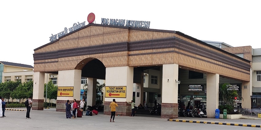 Reach the famous Subir Raha Oil Museum Uttarakhand easily by bus, train, taxi, or air.