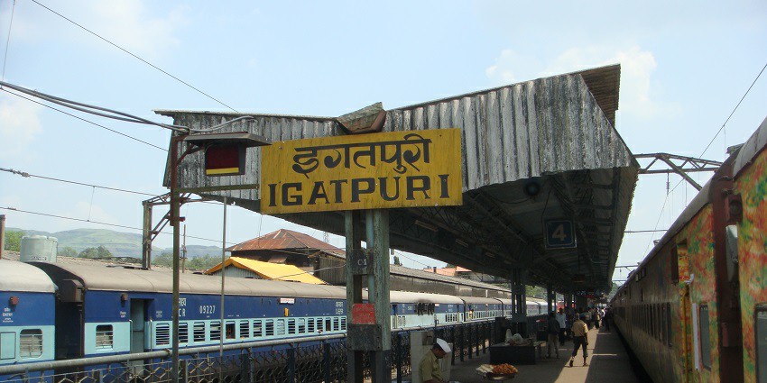 An image of Igatpuri Railway Station which is the nearest station to Tringalwadi Fort.