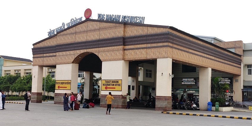 All the options are open to travel to Chopta by bus, train, taxi, or nearby airport.