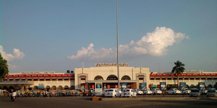 Travel options to Ranjankudi Fort include road, public transport, train, or air