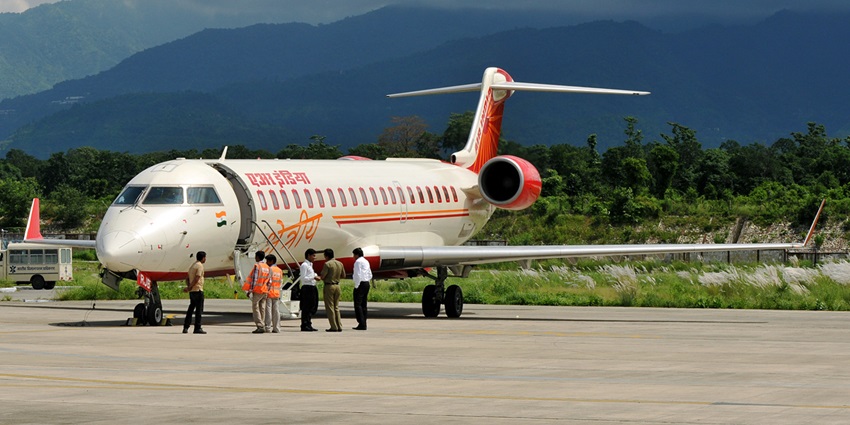 Mindrolling Monastery is easily accessible from various transport options: aeroplane and train.